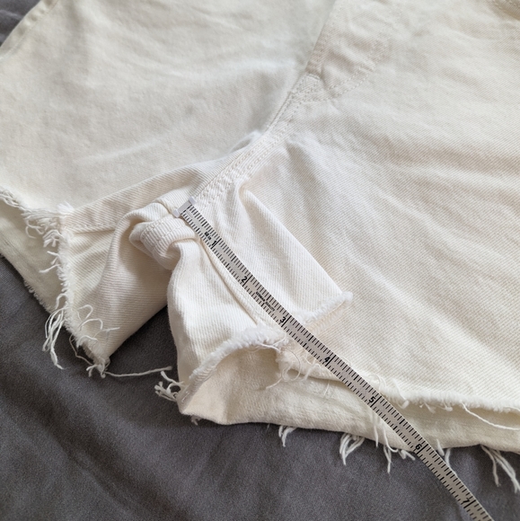 Levi's Ribcage Jean Shorts Hello It's Me Off White - Picture 7 of 13
